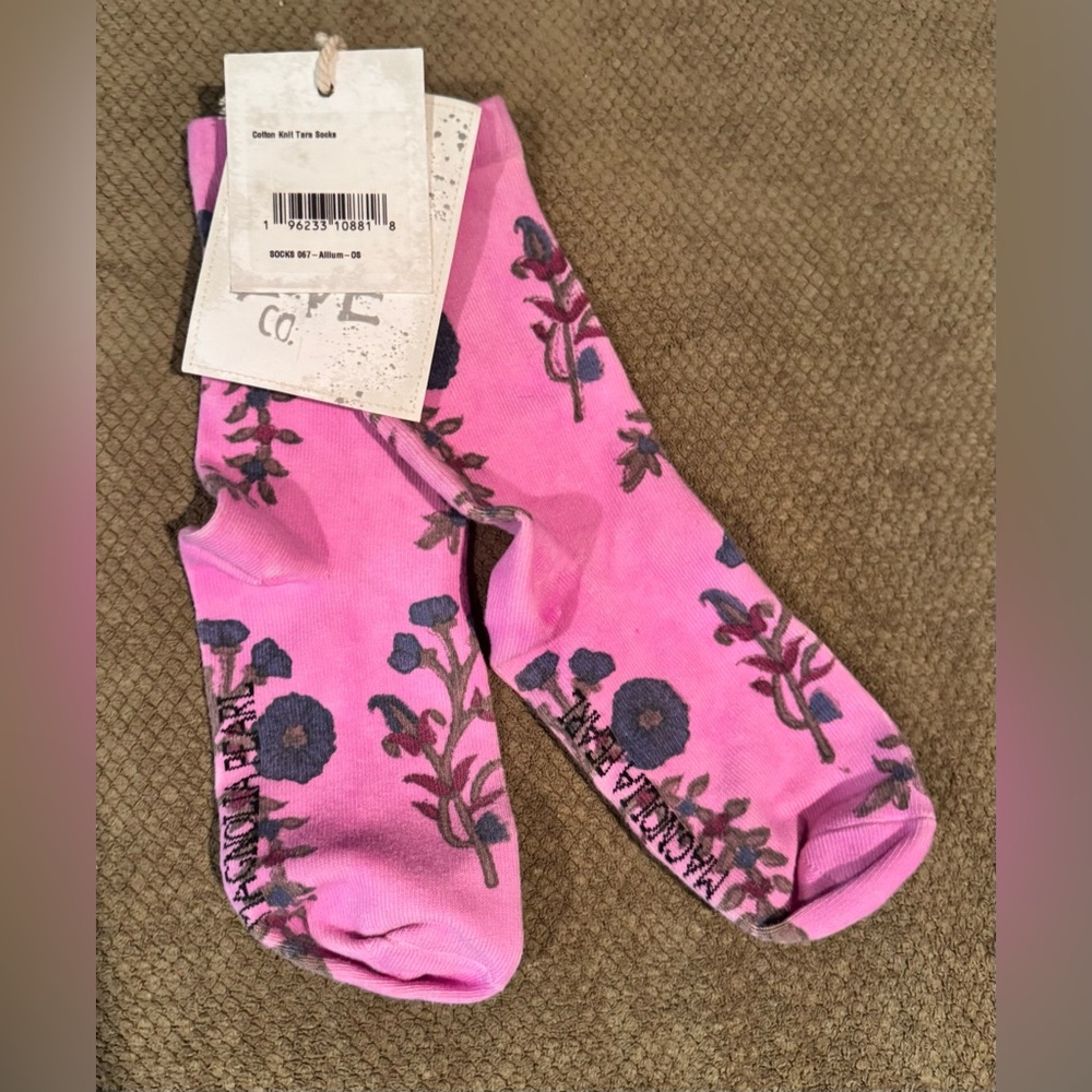 NWT Magnolia Pearl Floral Socks Hot Pink Rare